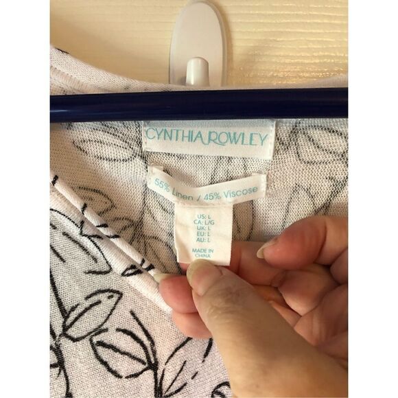 Cynthia Rowley Open V Neck Sweater L - Picture 5 of 11